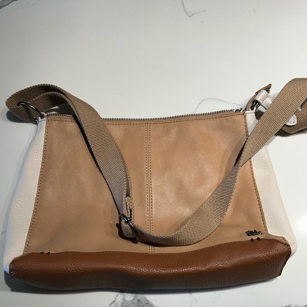 Sak leather purse with 3 block colors. Shoulder strap. Like new